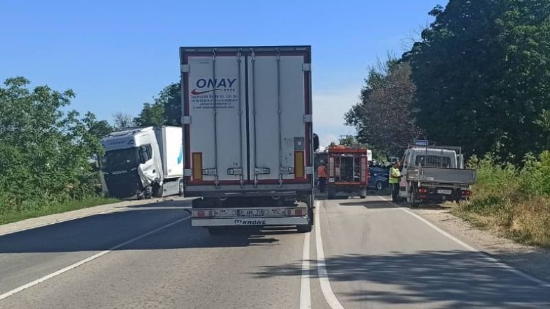 Ужасът по пътищата няма край: Кървава трагедия до Бяла, на място загина... 3 1717775101 katastrofa midata12