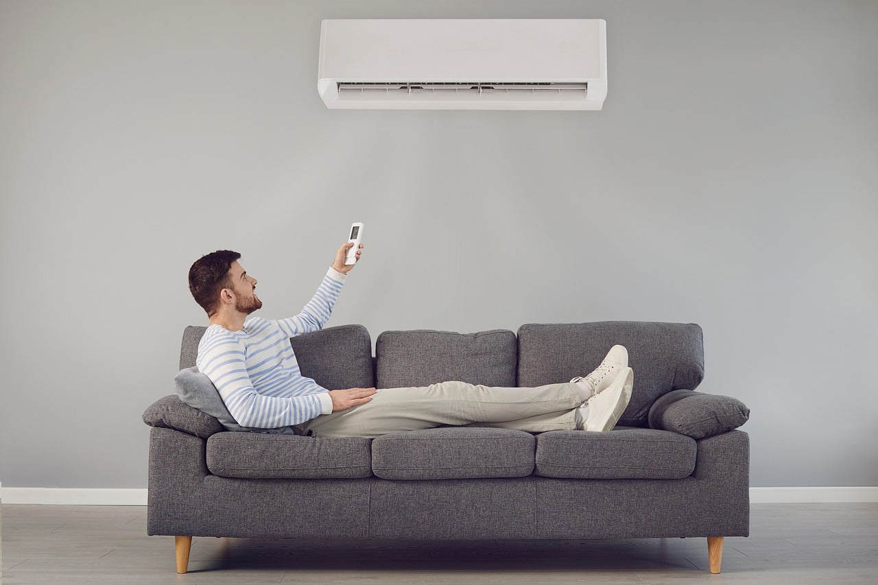 Каква температура е най-добре да поддържа климатикът през жегите? 3 air conditioner 7267527 1280