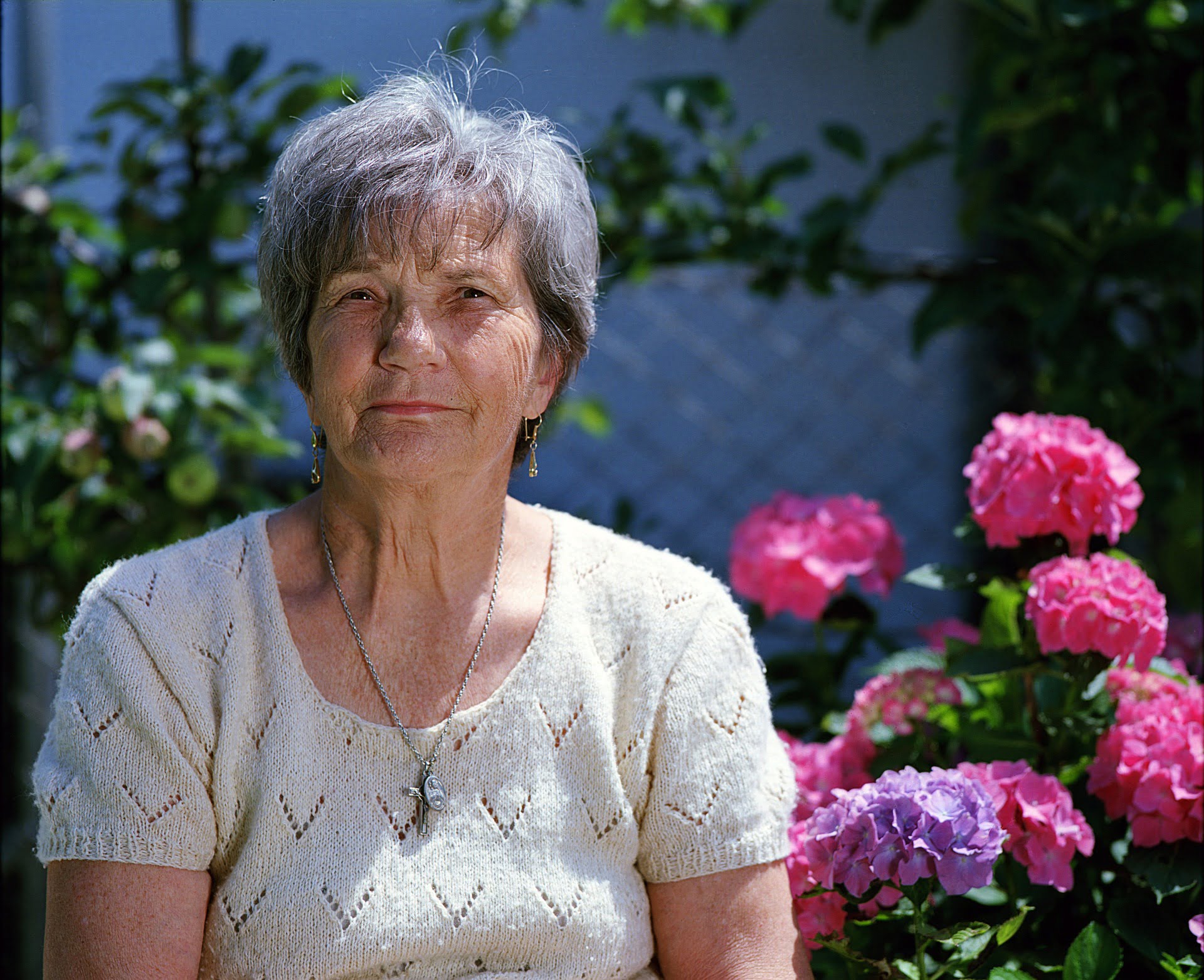 ЗАЩО Е ДОБРЕ ЖЕНА НА 60+ ДА ЖИВЕЕ САМА: Честната изповед на Снежана, която реши да напусне мъжа си – 3 granny 1280445 1920