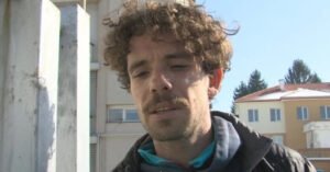 Явор Бахаров с първи коментар, след като го откриха да спи по слипове на пейка в Бургас (СНИМКА) 20 m 93c642b36cca3f864a7823ec182a1ef5