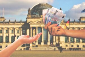 Тези зодии ще се къпят в пари до края на годината – 50 money 3864576 1280