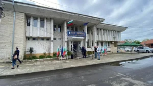 1735151245 screenshot 2024 12 25 at 20 27 16 piyani bikha i se gavrikha s ekip na brza pomoshch v kameno no politsiya v grada nyamashe
