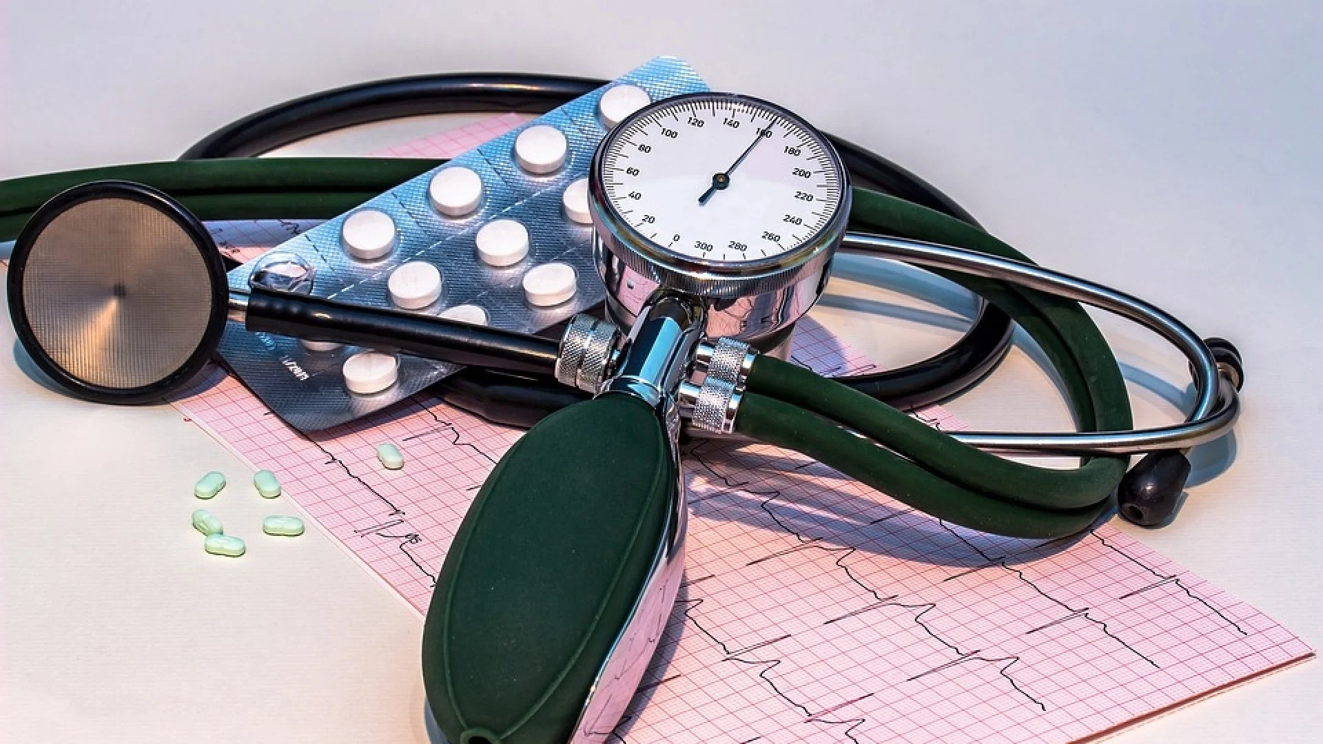 8 ефикасни начина за понижаване на кръвното само за 10 минути 3 1484755954 blood pressure monitor 1952924 960 720