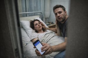 Когато лекарят излезе от операционната и свали маската си, очаквах да ми каже, че апендицитът на жена ми е минал успешно, но думите му ме накараха да повърна в кошчето до автомата за кафе. 2 639441083 122184530684593989 7188262038505194739 n