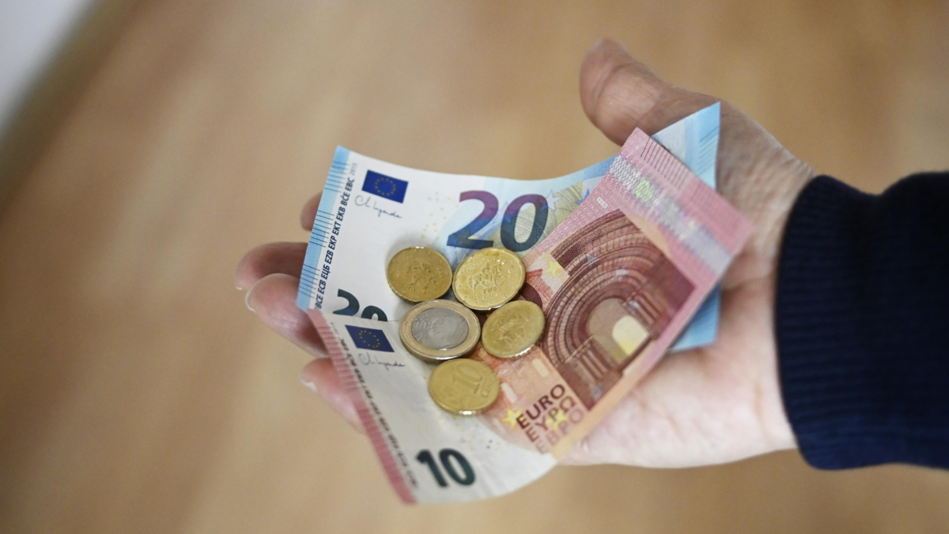 Голяма промяна с пенсиите на работещите пенсионери: Важна новина от НОИ 4