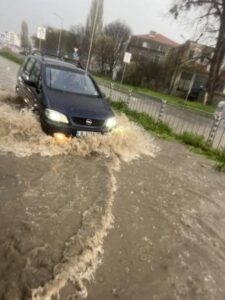 Започна се! Мощна стихия удари това място у нас, улиците станаха реки! 50 490732422 734100759189973 3091356691390956496 n