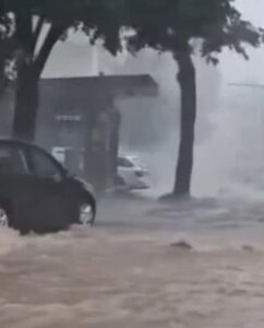 ИЗВЪНРЕДНО: Страшен потоп от преди минути! Градът е под вода, има… Вижте повече 👇👇 👇 38 697198857 1039138928686153 5768924172048127444 n