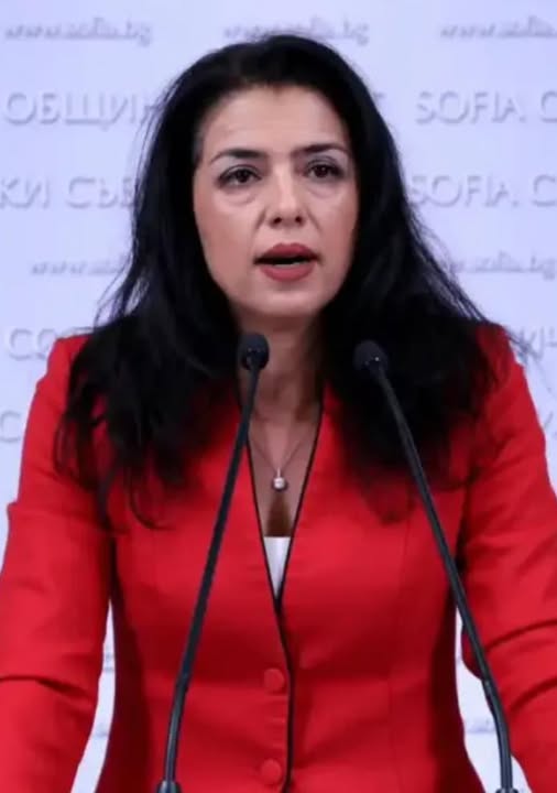 ДАА! Ваня Григорова се пусна по бански от плажа Снимка…Вижте повече 👇👇 👇 4 722565793 1064198316180214 6242154395299161937 n