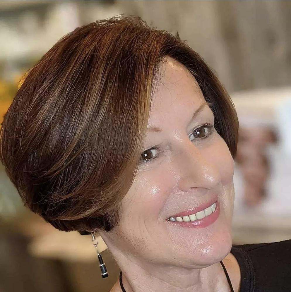 Ето кои са най-модерните и актуални ПРИЧЕСКИ за жени над 50 години 💇♀️ 15 snimok ekrana 2024 04 12 v 13.57.09