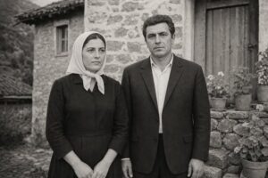 През 1963-та вуйчо ми Пейо заключи леля Севда в мазето на 40‑градусова юлска жега за пет дни, защото била проговорила с чужд мъж на пазара в Смолян. На шестия ден отвори вратата. Леля Севда излезе с усмивка, а това, което направи после… селото още говори за него. 26 753150773 1530160075818864 7239361366322113038 n