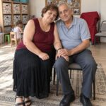 Дъщеря ни никога не ни запознаваше с новия си приятел, защото се срамуваше от бедните си родители… докато една неочаквана среща не промени всичко — а реакцията на момчето ѝ се оказа последното, което тя очакваше. 99 825266565 122193629690792603 3085721974056507543 n